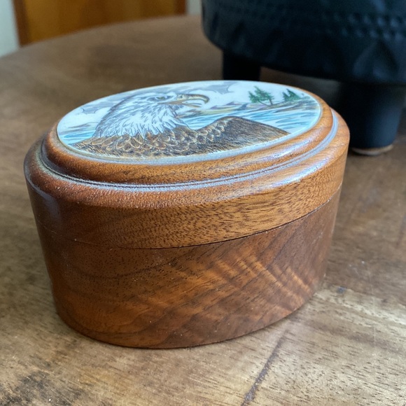 🦅Oval Wooden Eagle Keepsake Box - Picture 2 of 12
